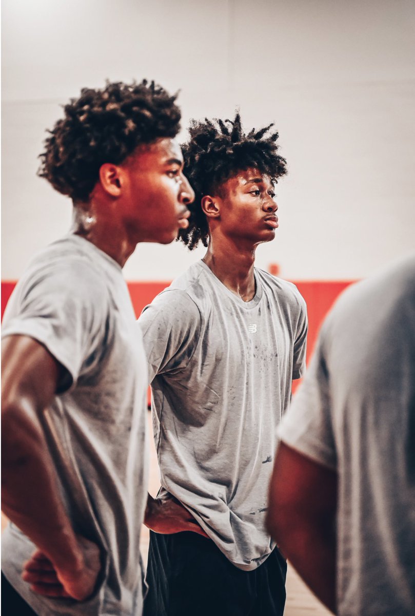 ARBballRankings's tweet photo. Two of the best PGs in the country. Both high major guards that should be in consideration of top 25 players in America https://t.co/hQV1IVP3ZV