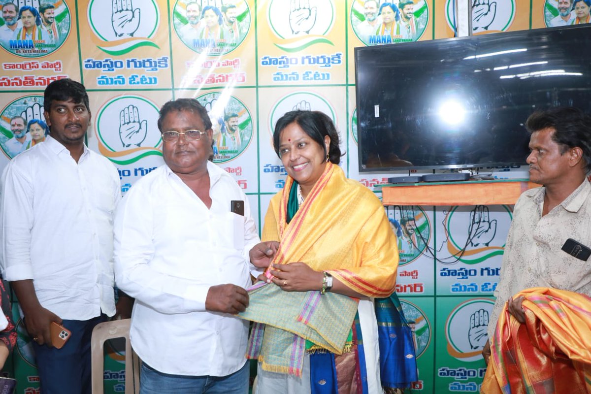 KotaNeelimaINC's tweet photo. People from all walks of life came to congratulate Dr.Kota Neelima garu on confirmation of #Sanathnagar ticket.

Thank you all for your support. 
Lets put an end to the dictator, KCR in #Telangana 

#CongressCandidateList 
#Congress6TelanganaVictoryFix 
#ByeByeKCR https://t.co/rNIwQetRFL