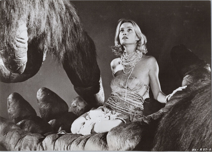 GiordaEmi's tweet photo. #KingKong promana la virilità di un animale antropomorfizzato, Dwan e Ann sprigionano una provocante femminilità composta da fragilità, da innocenza e da caparbietà...

https://t.co/ILvb6r28Xz

#Dwan #AnnDarrow #JessicaLange #isoladelteschio #dinodelaurentiis #skullisland #amore https://t.co/drnPIeZncY