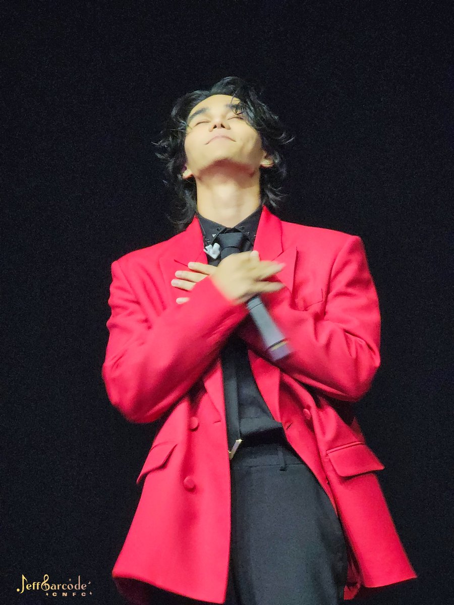 JeffBarcode_CN's tweet photo. Cause all of me loves all of you❤️

#JeffSatur
 #TpopConcertFest2_Day2 https://t.co/b8cx4F0POL