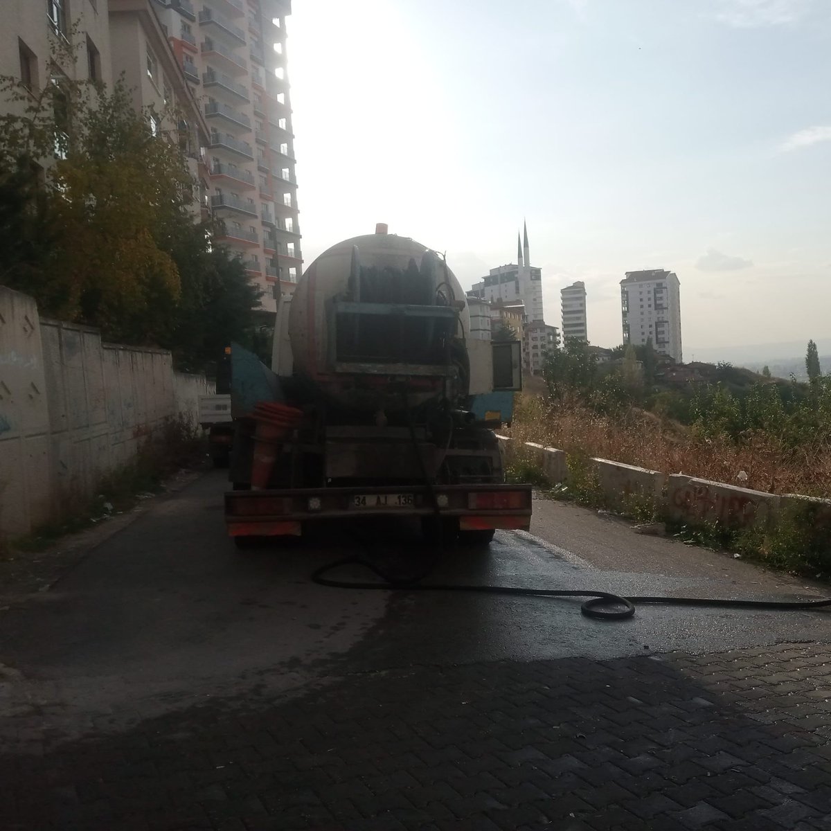 Merhaba
İlettiğiniz adresteki olumsuzluğa ekiplerimizce müdahale edilerek problem giderilmektedir. Bu şekilde görmüş olduğunuz benzer olumsuzlukları tarafımıza bildirerek Ankara'mızın gelişmesine katkıda bulunabilirsiniz. Duyarlılığınız için teşekkür ederiz. Saygılarımızla