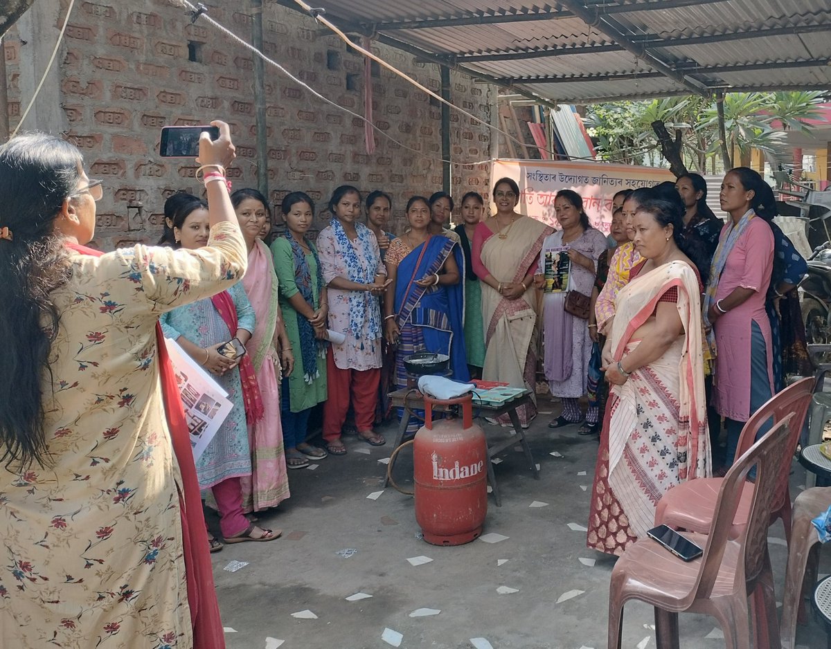 SheBusiness1's tweet photo. Janitri and Sangsthita from Rashtra Sevika Samiti  Team Up to Empower Marginalized Communities Through Candle and Soap Making Workshop for the Upcoming Festive Season
#WomensEconomicEmpowerment https://t.co/All5hpJ8ns
