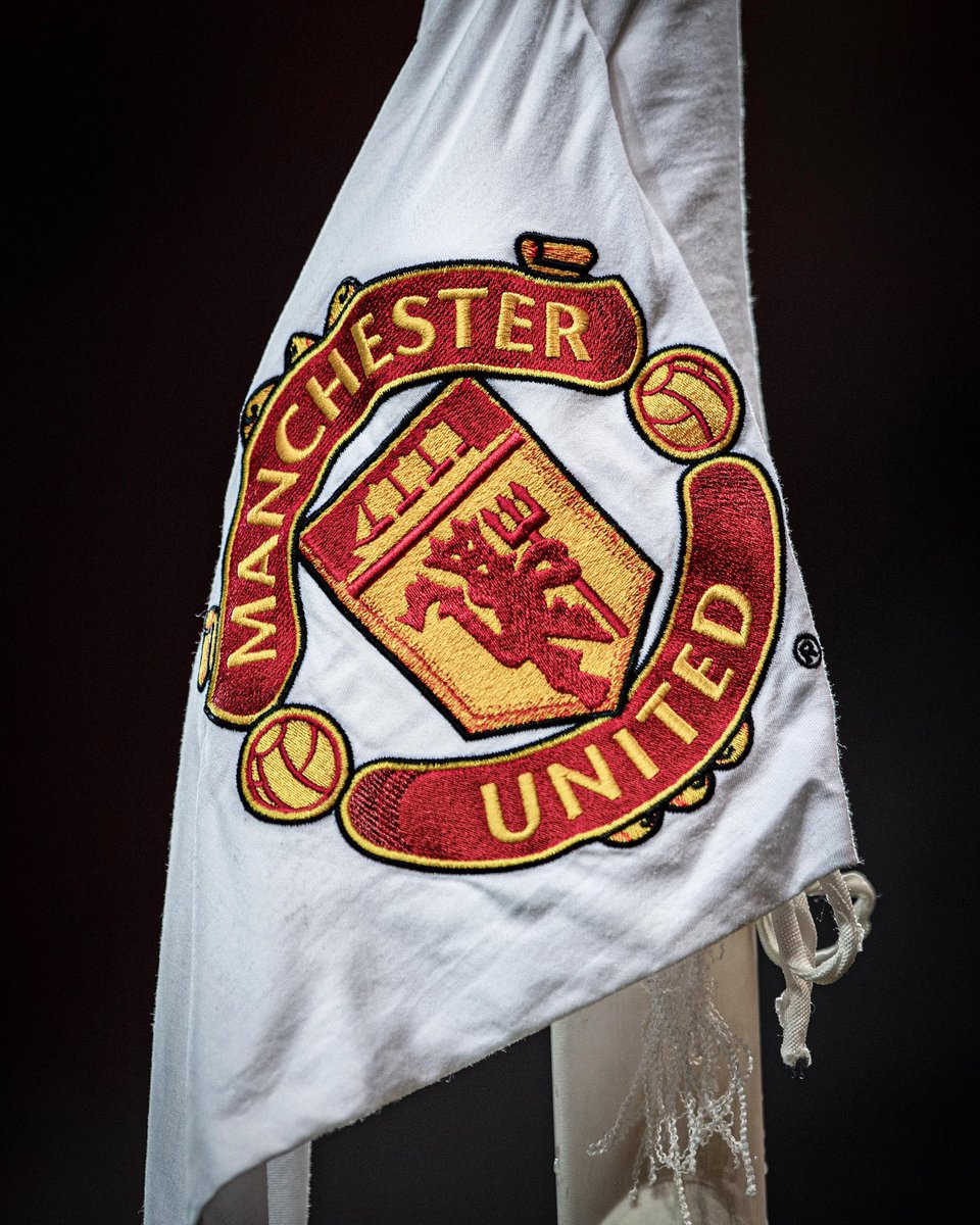 FabrizioRomano's tweet photo. 🔴 Manchester United Supporters Trust statement on Sheikh Jassim leaving the process: “It would be wildly optimistic to think Glazers are acting in the interests of supporters or are making ownership decisions which don’t centre on their own priorities”.

“We call upon all parties to put Man Utd interests before their own interests”.

“If the reports are true regarding INEOS obtaining a 25% stake in our club there are a number of questions which need clarity before supporters can make any judgement on its merits”, @ChrisWheelerDM reports.