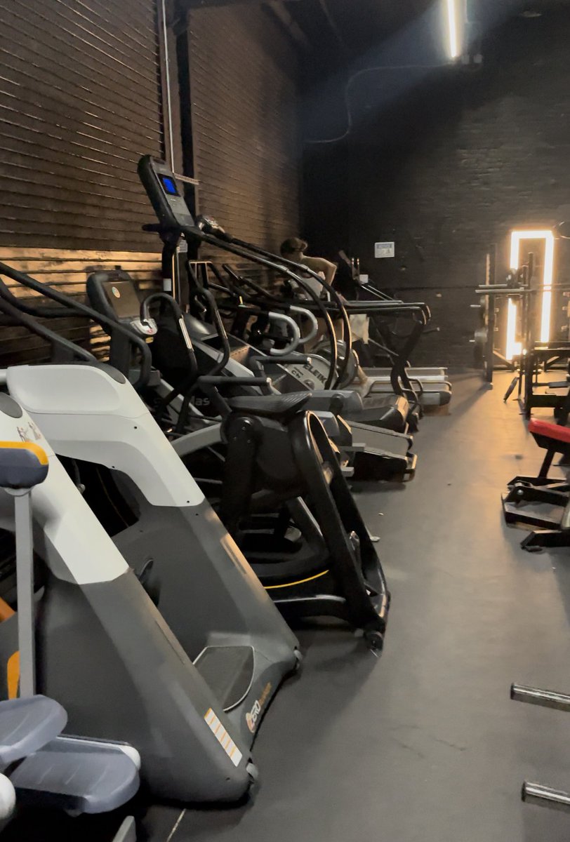 JoseGL33's tweet photo. @OnlyInBOS @Northeastern @BUCSC @BostonSportDork @BostonBoxing @BostonFitnessMg 

14-16 partridge place Boston 02119

We have it all for $100 a month what are you waiting for https://t.co/snfr1YbdkT
