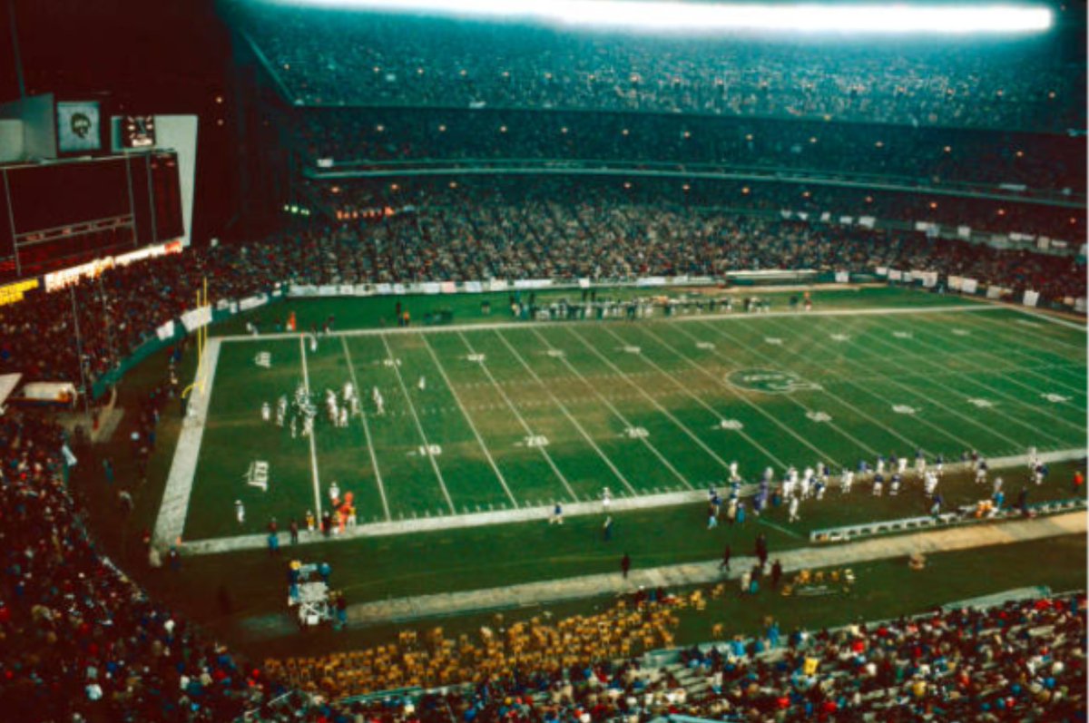 1st ever Monday Night Football game in NYC area

<a href="/BurgessOwens/">Burgess Owens</a> had 2 Ints

<a href="/shafersuggs_/">Shafer Suggs</a> had 32 yd Int return TD

<a href="/nyjets/">New York Jets</a> improved to 3-4 on season, 2-1 all time vs Vikings

Next home game vs Min wouldn't be played until 1997

#TakeFlight  #Jetshistory