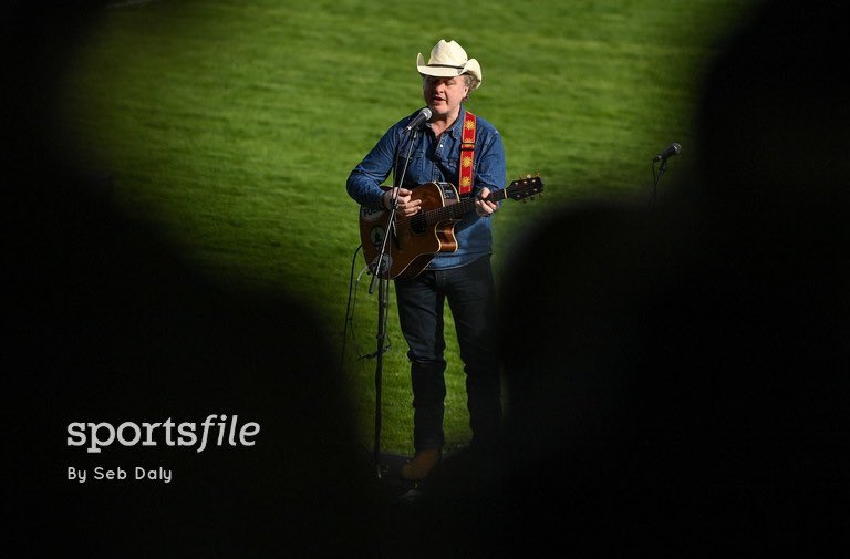 Oh! ma ma ma, oh! ma ma ma, oh! ma ma ma, My… October. Singer Mundy performs before the @Offaly_GAA County Senior Club Hurling Championship final match between Kilcormac-Killoughey & Shinrone at Grant Heating St Brendan's Park in Birr. 📸 @sebaJFdaly sportsfile.com/more-images/11…