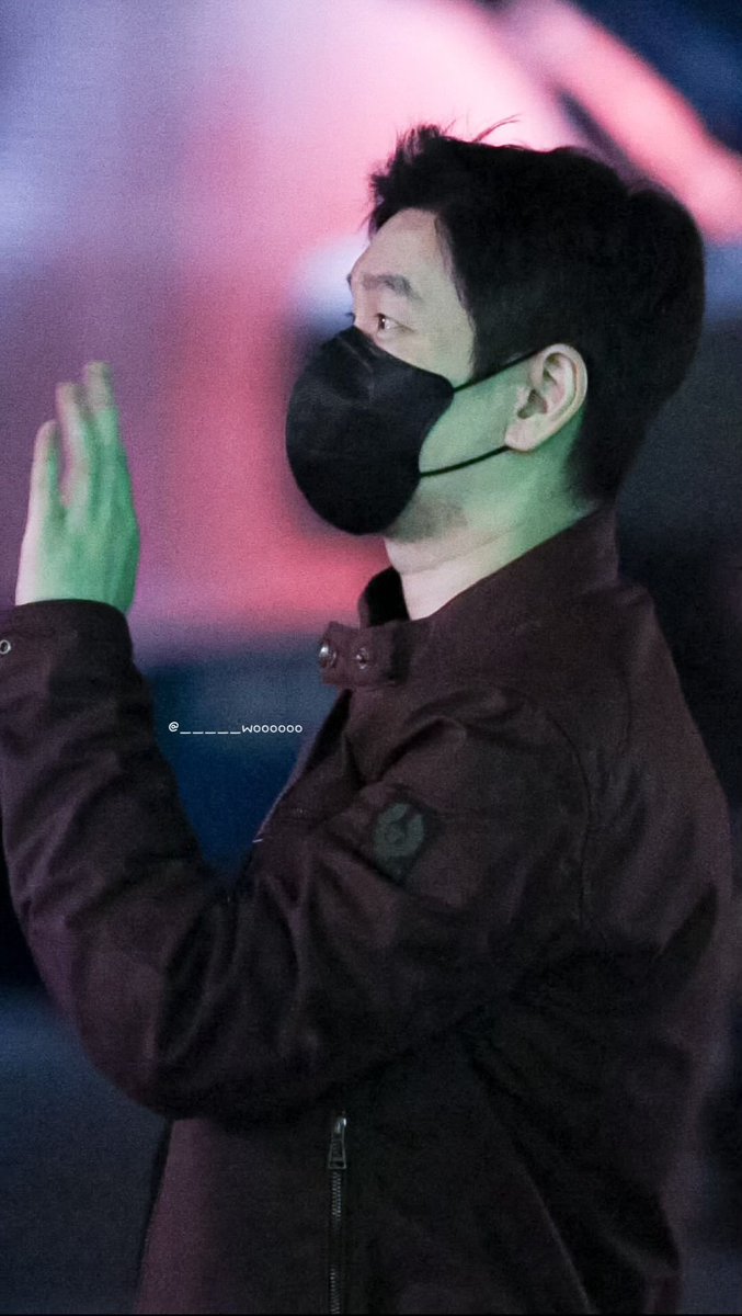 _____woooooo's tweet photo. 누가 자꾸 퇴길에서 영화를 찍는데요? 는 
바로 조승우 🥹 https://t.co/qZZwIOnxvn