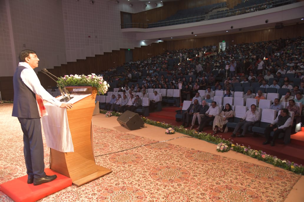 mansukhmandviya's tweet photo. Delighted to be among the bright students of @IITGuwahati.

Delivered a lecture under the Amrit Kaal Vimarsh on Viksit Bharat@2047.

Highlighted the role of healthcare in realizing the vision of developed India by 2047. A healthy nation is a wealthy &amp; developed nation. https://t.co/G85GV3hBnP