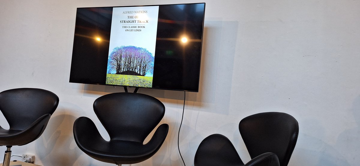 Reweirding: tweet media