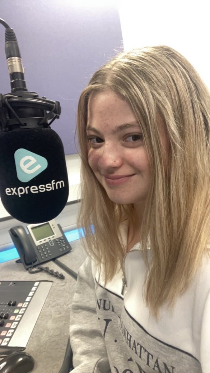 victoriiaaburn's tweet image. TONIGHT AT 9PM ⭐️

Grab your favourite drink, wear your comfiest outfit, and dig out your favourite slippers, as it’s time to Wind Down!

Join me tonight at 9pm on Express FM for another 2 hours of relaxing tunes to round off your week! 💙

#ExpressFM