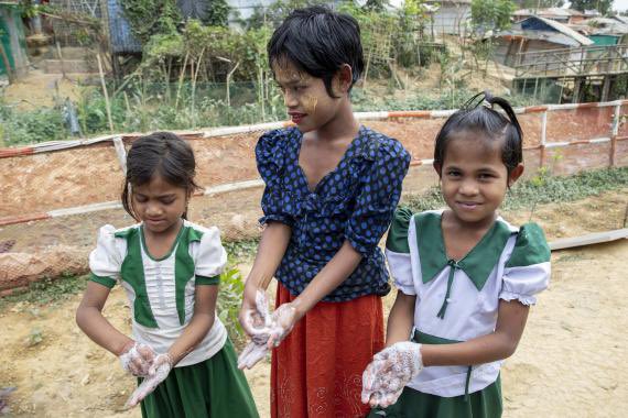 RohingyaResp's tweet photo. 🌟 On #HandwashingDay, let's applaud the incredible work of our dedicated WASH partners.
Together, we're empowering Rohingya children with life-saving handwashing skills, ensuring their health and well-being.
Clean hands, brighter futures! 🤲💧✨
#CleanHandsForAll
📸: @unicef https://t.co/jchpXClANk