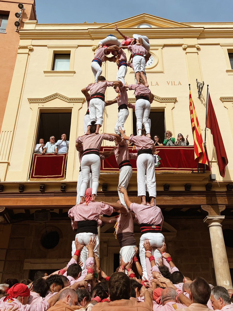 Daily Casteller (@dailycasteller) on Twitter photo 