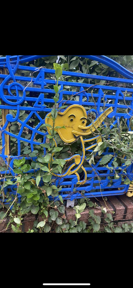 jychoioioi's tweet image. 동네에 아주 신경쓰이는 코끼리가 있어서 움직여봄