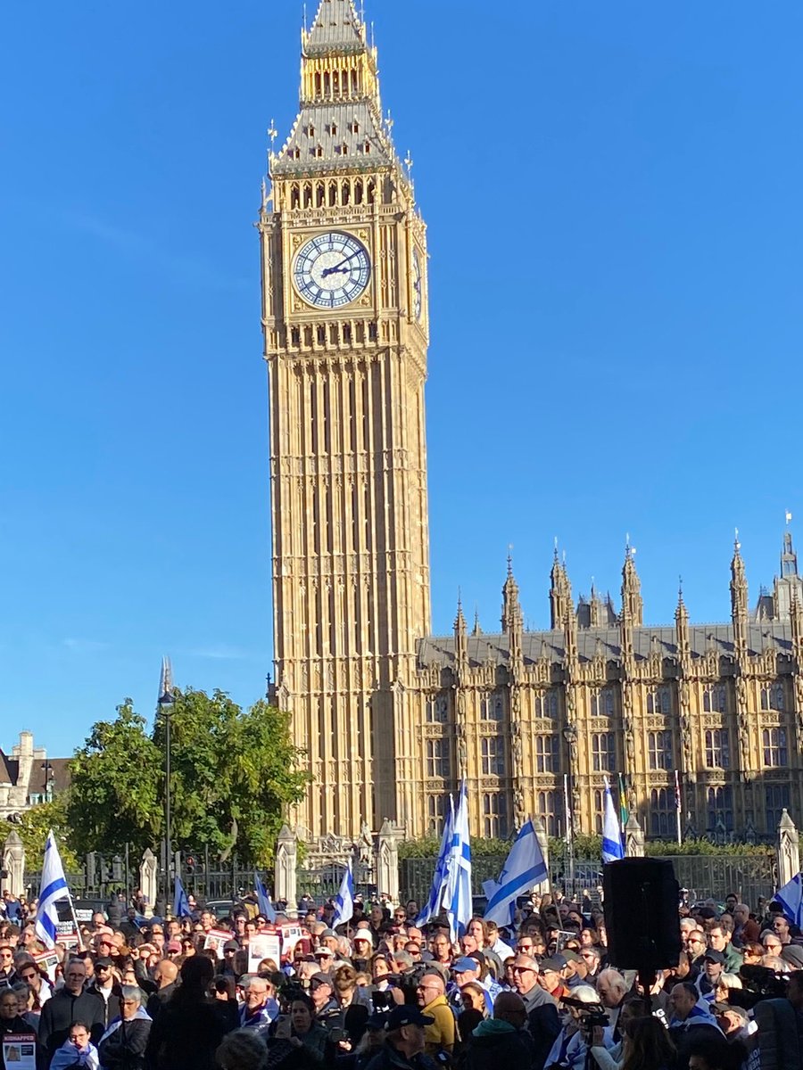 Vigil of thousands in Parliament Square for the 1400 killed by Hamas and the 200 missing or kidnapped. #BRINGTHEMHOMENOW