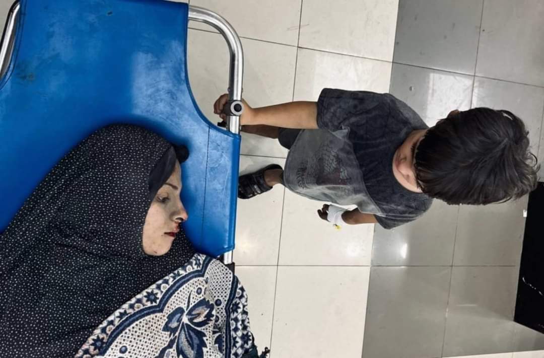 الطفل ياسر أبو مرسه نجا مع أمه من قصف استهدف منزلهم 💔😓