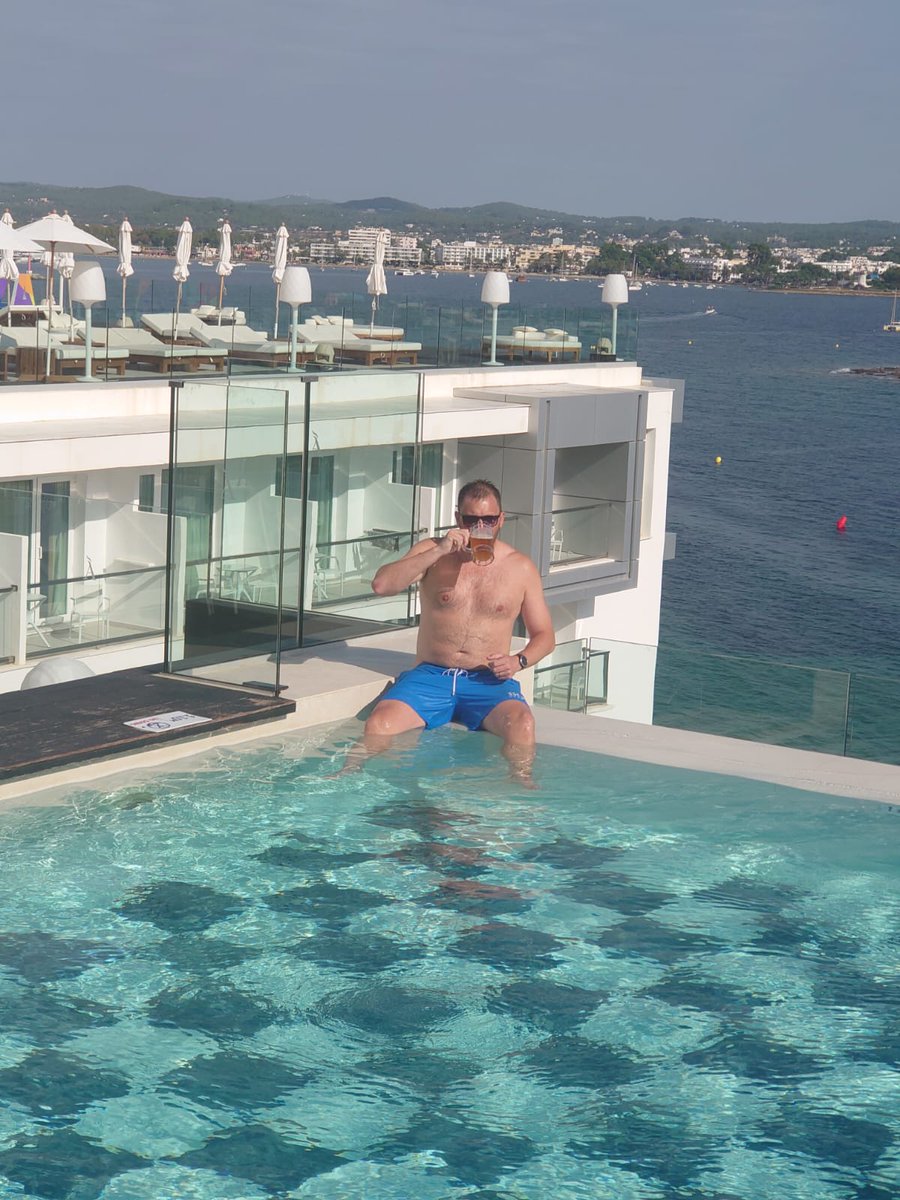 bigladdd84's tweet image. Last day holiday blues 😁⛱️🍾🍻😎 #ibiza #welcometo40 @gurstacey @guvnor83