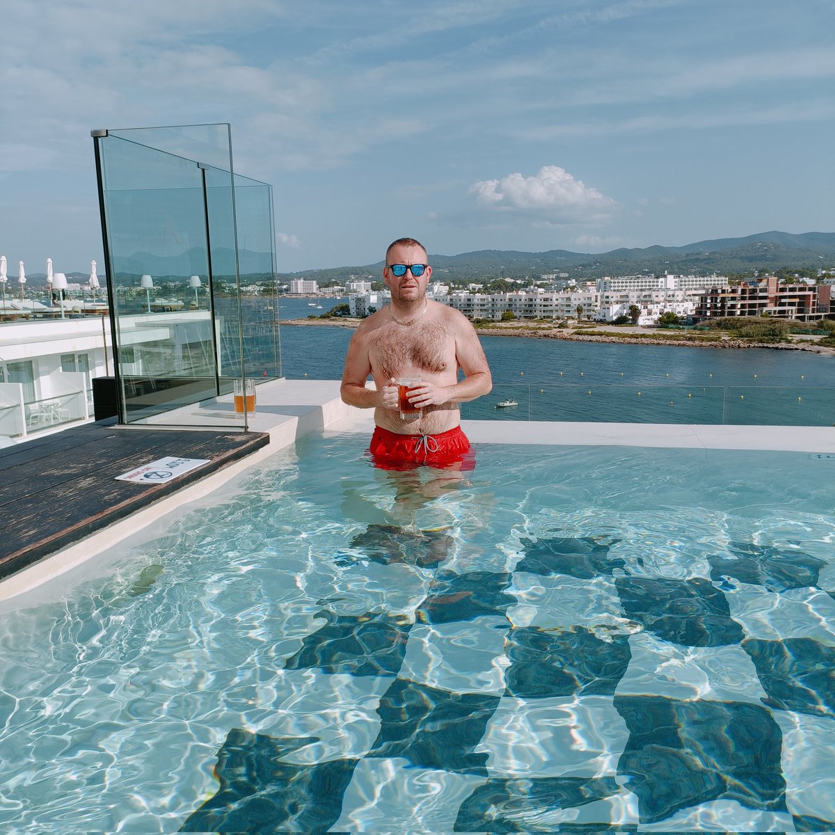 bigladdd84's tweet image. Last day holiday blues 😁⛱️🍾🍻😎 #ibiza #welcometo40 @gurstacey @guvnor83