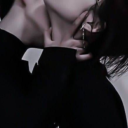 Nevermind__93_'s tweet photo. Mini YoonKook / 'Mi novio'

Estaban en pareja hace dos meses y ambos deseaban lo mismo, aunque Køøk a veces era demasiado tímido y hacía pensar al pálido que realmente no queria llegar a la intimidad con él.

Joder, estaba equivocado.... https://t.co/Kq3sEfzbeh