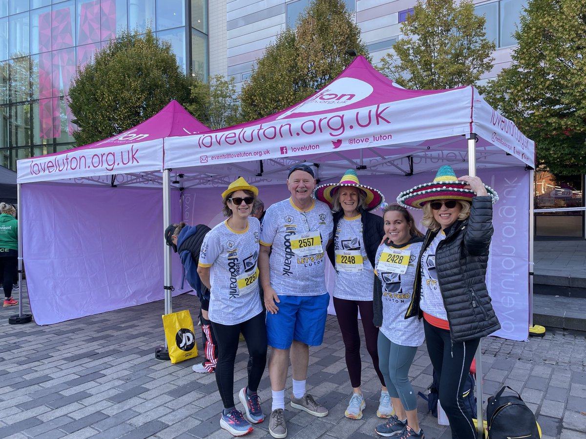 deeburf's tweet photo. One of my favourite running events of the year, the best spirit, #LoveLuton #LetsFeedLuton well to all those involved 👏💪🙌🤩 ⁦@love_luton⁩ we loved being part of it ⁦@LutonPsychology⁩ https://t.co/cUhfF6W11p