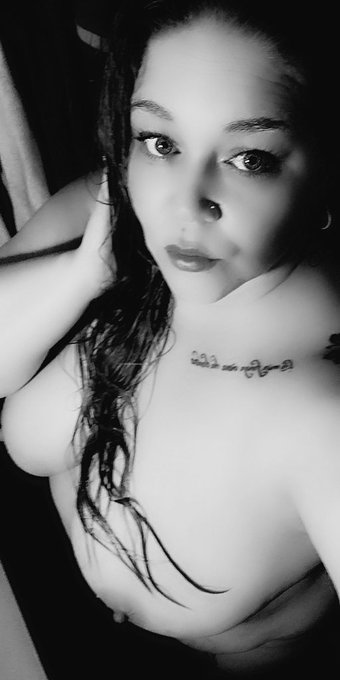 Black &amp; White 🖤🤍 https://t.co/vXQMUIr9UX