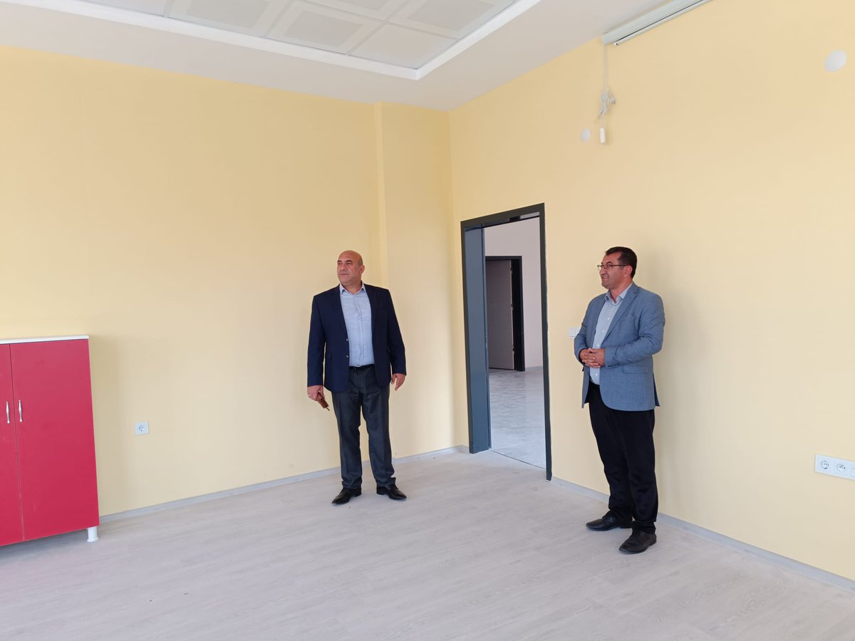 VanilMem's tweet photo. İl Müdürümüz Mehmet Nurettin Aras, Gevaş İlçesinde yapımı devam eden İkizler Köyü 8 derslikli okul inşaatında incelemelerde bulundu.

@tcmeb @Yusuf__Tekin @tcvanvaliligi @mnaras https://t.co/ddwBazDAFm