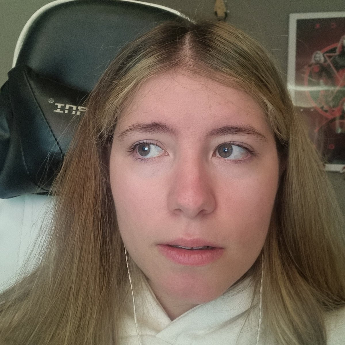 jessdevos's tweet photo. I just got asked by my future sister in law to be one of her bridesmaids ima cry for the next couple hours hold on. https://t.co/eJ4mavwxFL