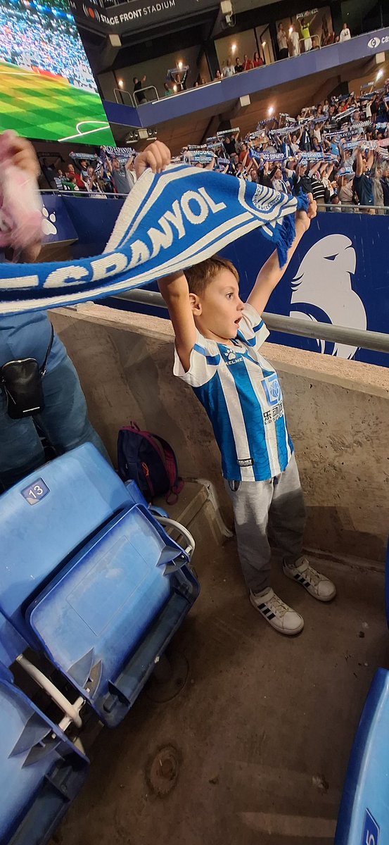 PapadeSergio's tweet photo. @RCDEspanyol @Luis_Garcia__10 Muchas gracias 😘 🙂 😊 😉 💕 https://t.co/Qus7R8Fqtt