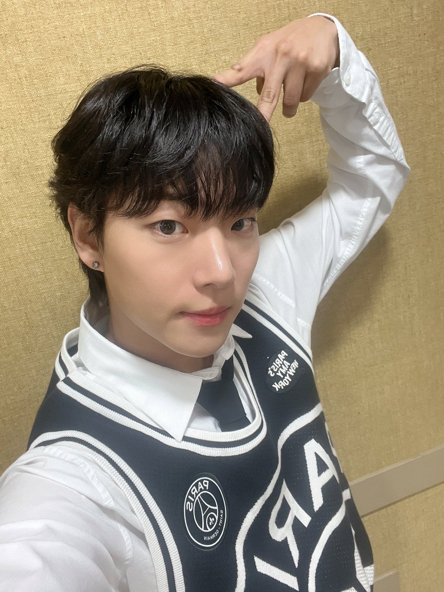 ONF_members's tweet photo. [#이션] 이션맨의 하루 https://t.co/YHy5KY8Pdd