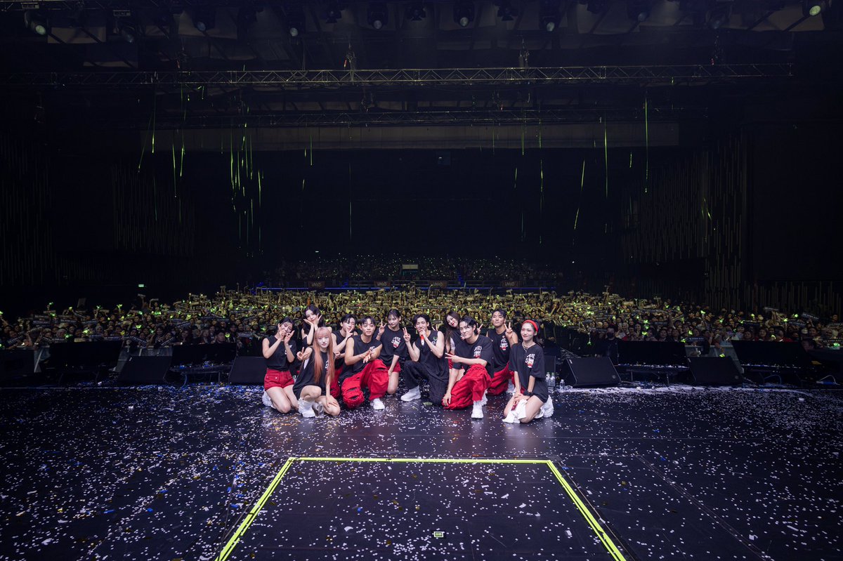 BAMBAMxBAMMIE's tweet photo. 2023-2024 BamBam THE 1ST WORLD TOUR [AREA 52]
⠀
2023.10.15 📍KUALA LUMPUR
⠀
#뱀뱀 #BamBam
#AREA52
#BamBam_TOUR_AREA52 https://t.co/i36CBmP4we