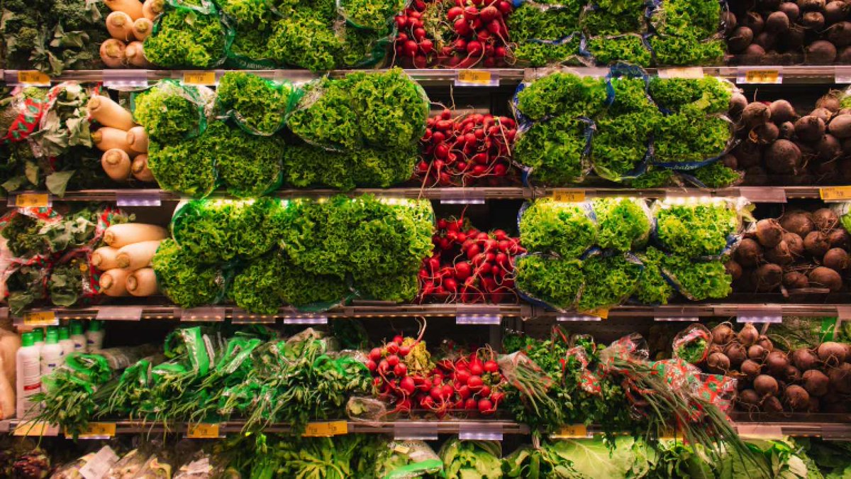 Wie sie trotz steigender #Lebensmittel-Preise #sparen können

Die Lebensmittelpreise sind in der letzten Zeit so stark gestiegen wie selten zuvor. Gleichzeitig verschwenden wir oft einen grossen Teil unserer Einkäufe, indem sie im Müll landen. Doch...

frauenseite.ch/frauenseite/li…