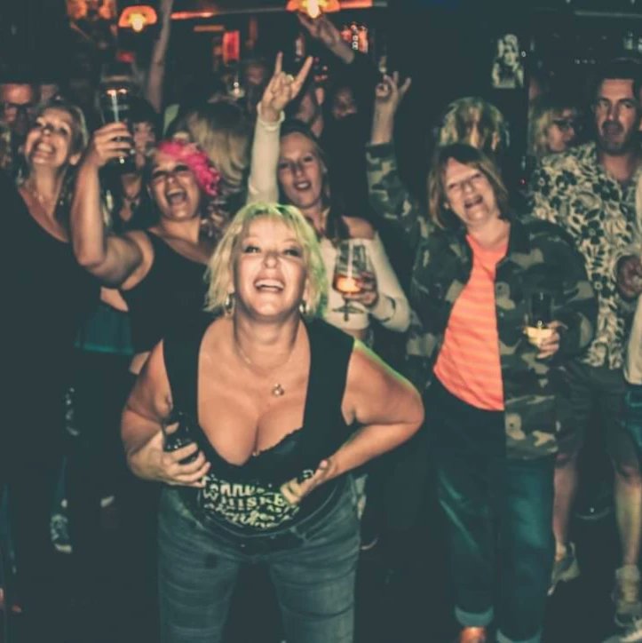 themafiarocks's tweet photo. Last night's Mafia shenanighans :)  ...pub gigs don't get much better than that! :) :)  #lovedrumming #loverockmusic https://t.co/OZgyWbtIvR