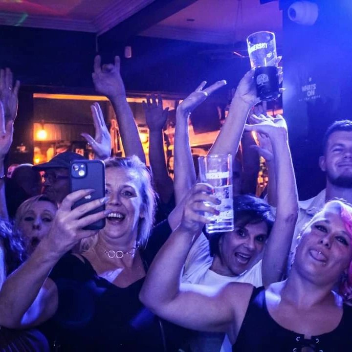 themafiarocks's tweet photo. Last night's Mafia shenanighans :)  ...pub gigs don't get much better than that! :) :)  #lovedrumming #loverockmusic https://t.co/OZgyWbtIvR