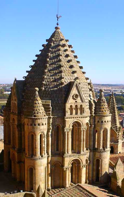 cylromanica's tweet photo. La mires por donde la mires, la Torre del Gallo es una auténtica maravilla.
Cimborrio románico de la Catedral Vieja de #Salamanca https://t.co/9i3aP81NlL