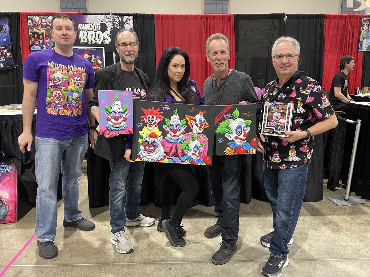I finally got to meet the Chiodo brothers!!! The creators of one of my all time favorite movies Killer Klowns! The icing on the cake was when they signed my paintings. Today was a great day! #killerklowns #killerklownsfromouterspace #pixelart #pixelartwork #pixelartist #art