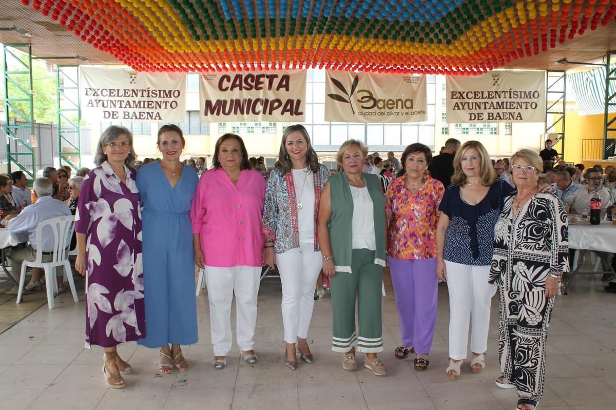 baena_es's tweet photo. La Asociación Pro Derechos de la Mujer Baenense (Apromuba) ha celebrado su tradicional comida de convivencia en la Caseta Municipal. 
La alcaldesa de Baena, MJesús Serrano, junto con la delegada de Igualdad Mjosé García, han querido compartir con ellas este día.
#baena 
#mujer https://t.co/xRc7DE4oDv