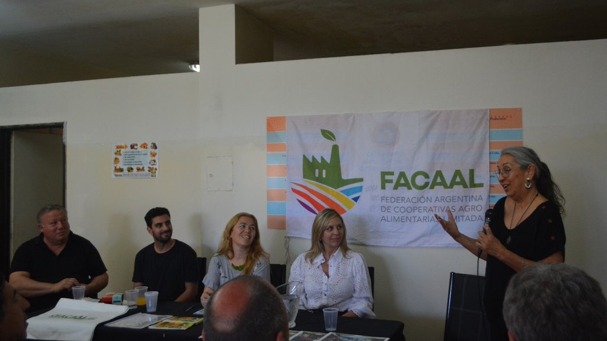 milabarbieri's tweet photo. Juanto a @sacnun en #Perez #SantaFe firmamos convenio p/ financiar a través de @AgriculturaAR el proyecto: Producción y comercialización de pasta seca, artesanal, orgánica y sin gluten por $57.043.631,76
#AgroPyMes #Alimentos #Salud
@JuanjoBahillo
@jmfernandeza
@marcelo_yaquet https://t.co/OQ45A8KFgS