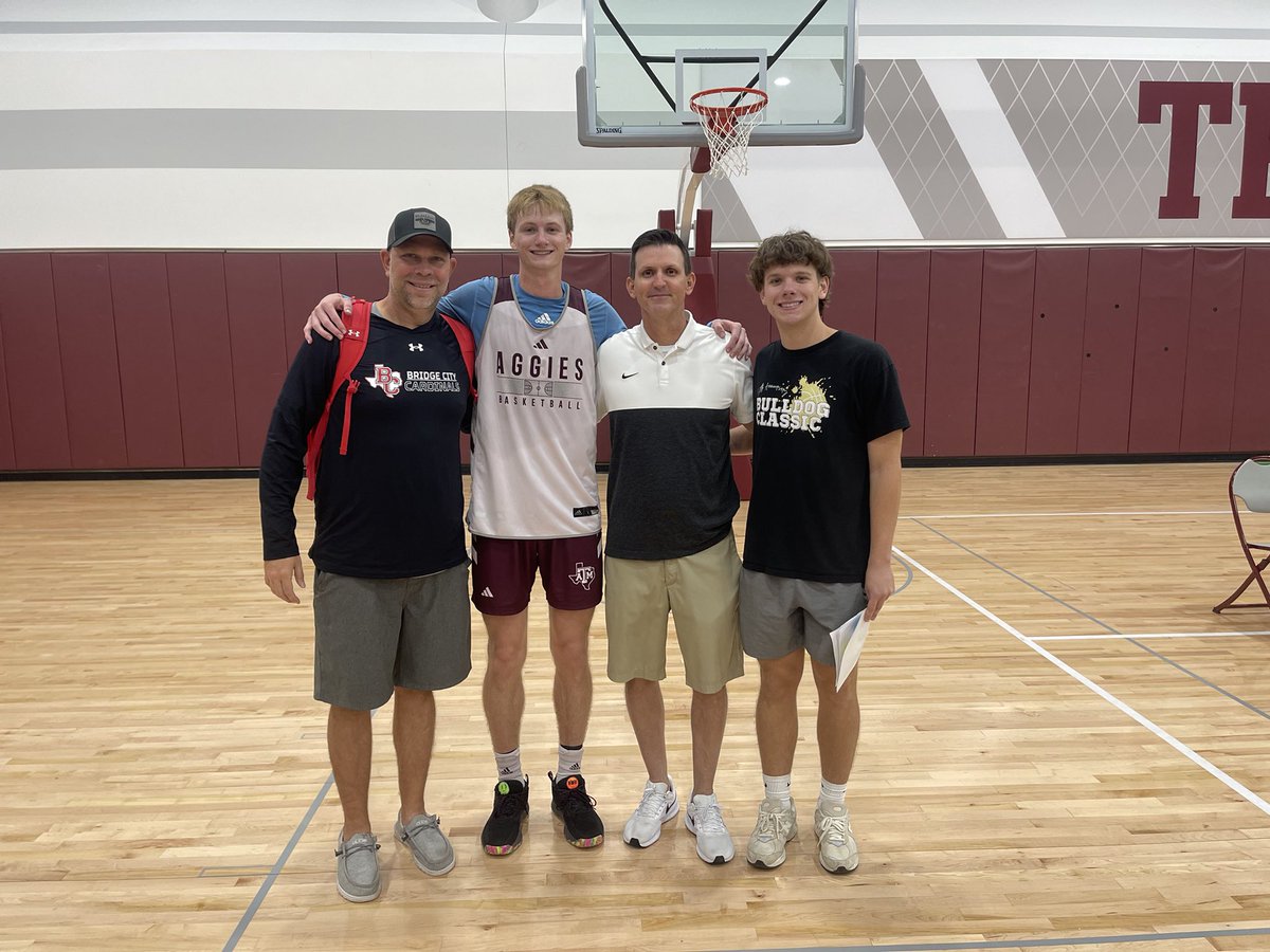 Always great to see the high flying <a href="/HaydenHefner5/">Hayden ²₂²</a> &amp; <a href="/aggiembk/">Texas A&M Basketball</a> Thank you <a href="/TeamCoachBuzz/">Buzz Williams</a> for hosting another quality Coaches Clinic.  Now it’s time for some 🏀 season!