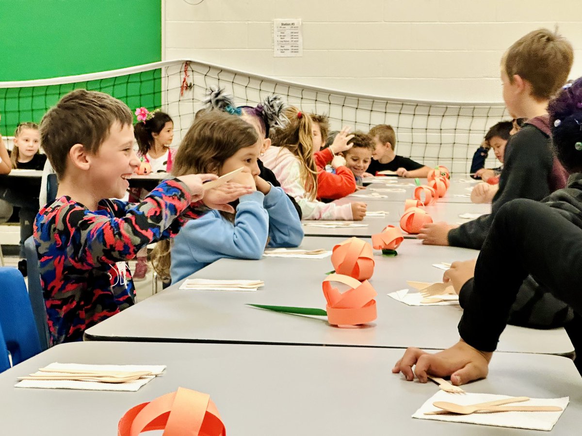 💡Mrs. Rea and Mrs. Fournie's classes are learning about traditions and celebrations.

❤️ Thanks to the wonderful support of parents from our school community, students came together to share food, stories, and express gratitude 🙏 
#WeAreConfed
