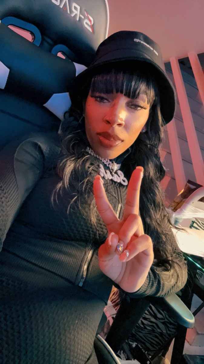 SashP215's tweet photo. Sunday #PhotoDump 🤌🏽
“MPH” The Album is brewinggg❕♨️❕♨️
Featuring Some 🔥🔥🔥 Production 😏
+
New #Visuals 🎥 ✨
#StayTuned ⏳
#LWYD #Single #OutNow #singer #songwriter #artist #vocals #rnb #pop #music #content #creator #philly #philadelphia #sashp #Sash #P #explorepage https://t.co/pKT5AsWXXE