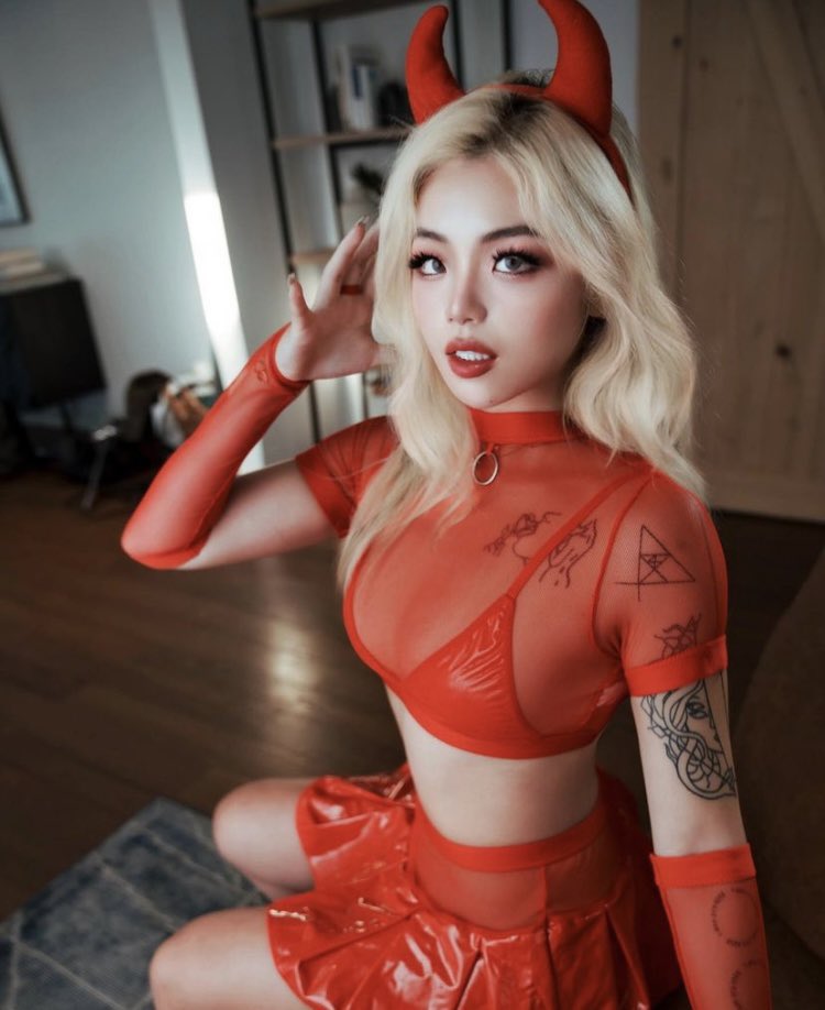 DivineJinx's tweet photo. ✨🎁Birthday Bitch🎉✨

The only “happy birthday” I’ll accept is with cash 😏

Send to me all day to prove how much you love me, losers~ https://t.co/qcvh8UrAgm