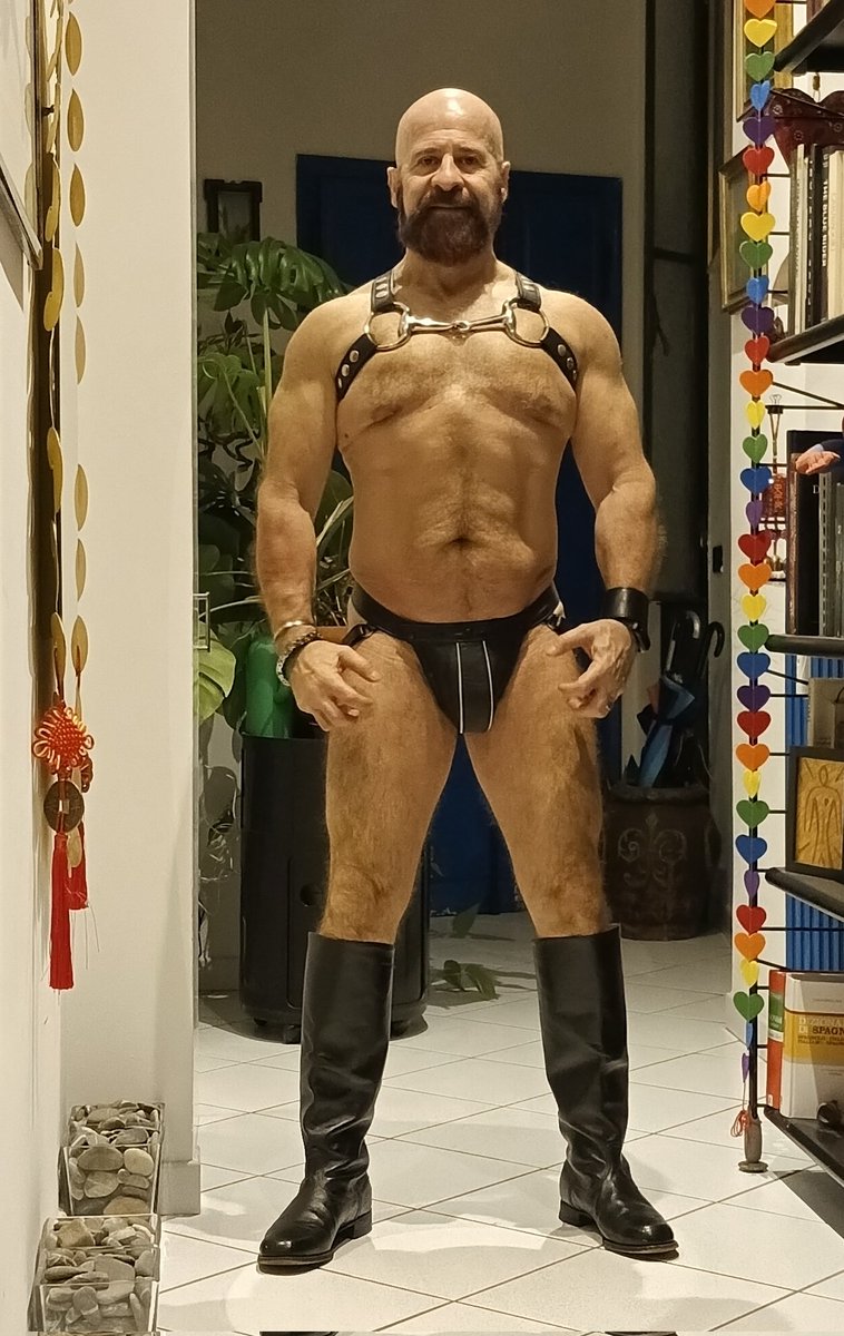 LeatherCode's tweet photo. Posing #Jocks #harness #sovietboots 

#boots #leather #harness #master #mrleatheritalia2017 #mrleatheritaly #muscle #musclefit #muscleleather https://t.co/5dpJYPe1ze