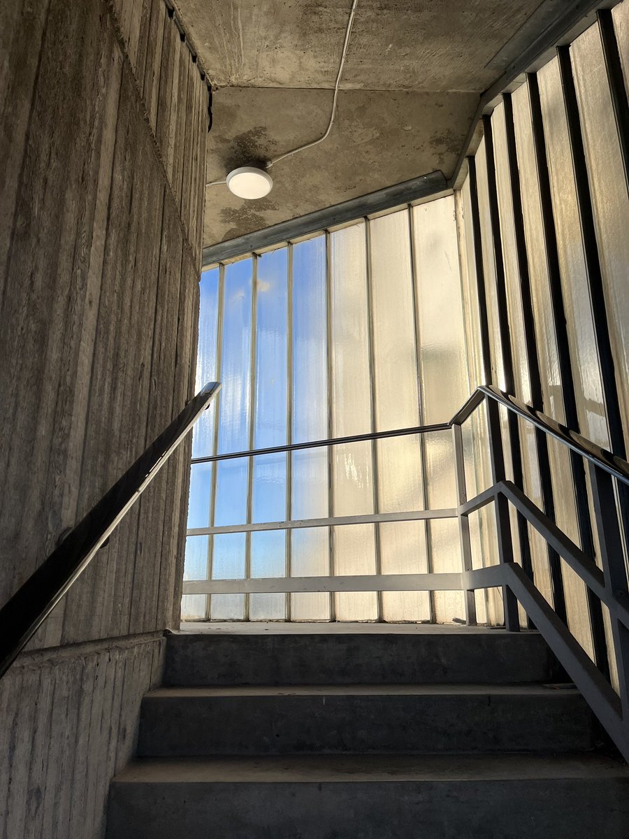 sophiewalkss's tweet photo. Huge fan of brutalism x https://t.co/KSnAgWIZqg