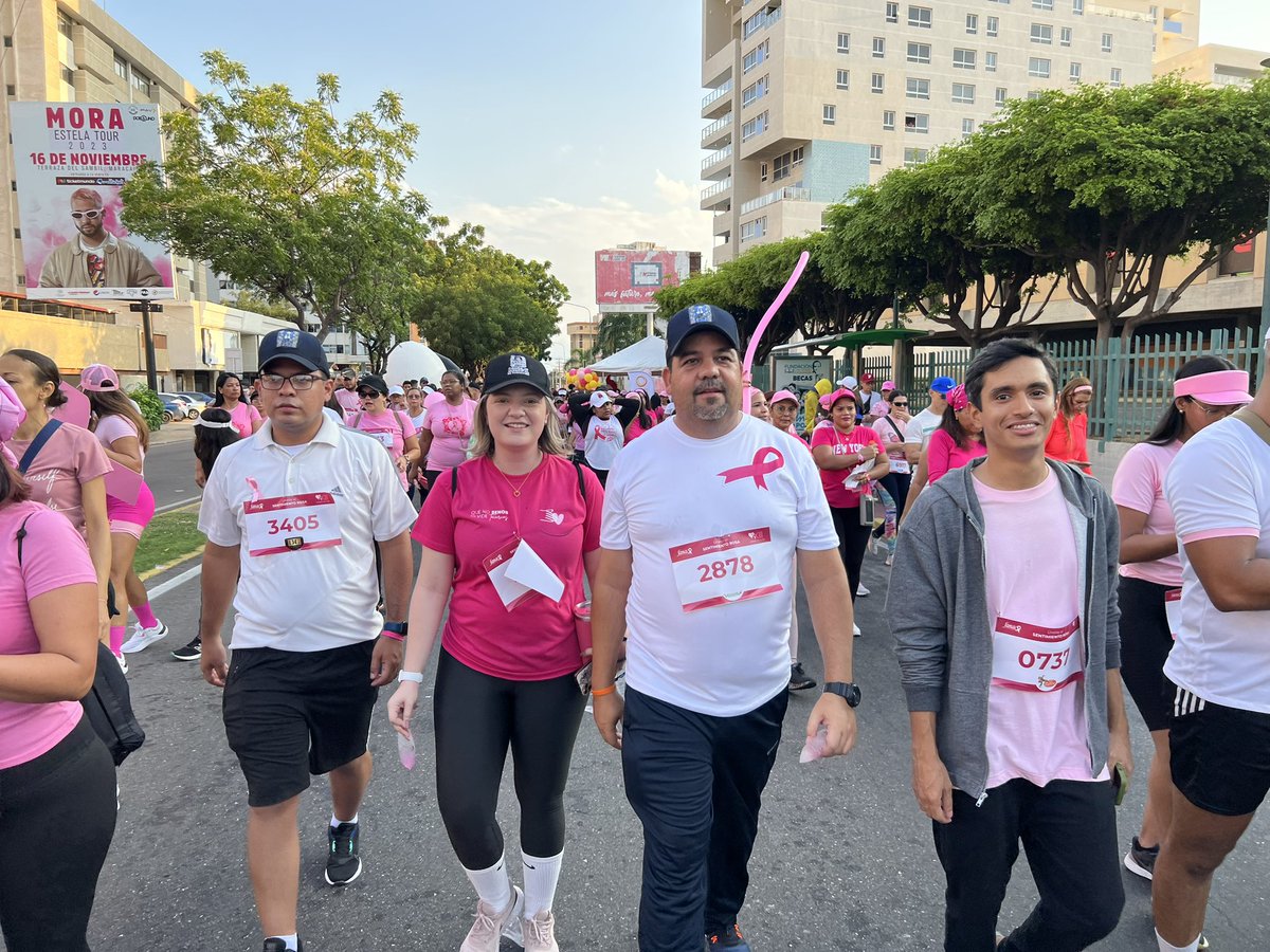 EduardoValeC's tweet photo. Caminado por la vida en apoyo a @FundacionFamac 

#famac #MareaRosa https://t.co/QNxQIVZpnj
