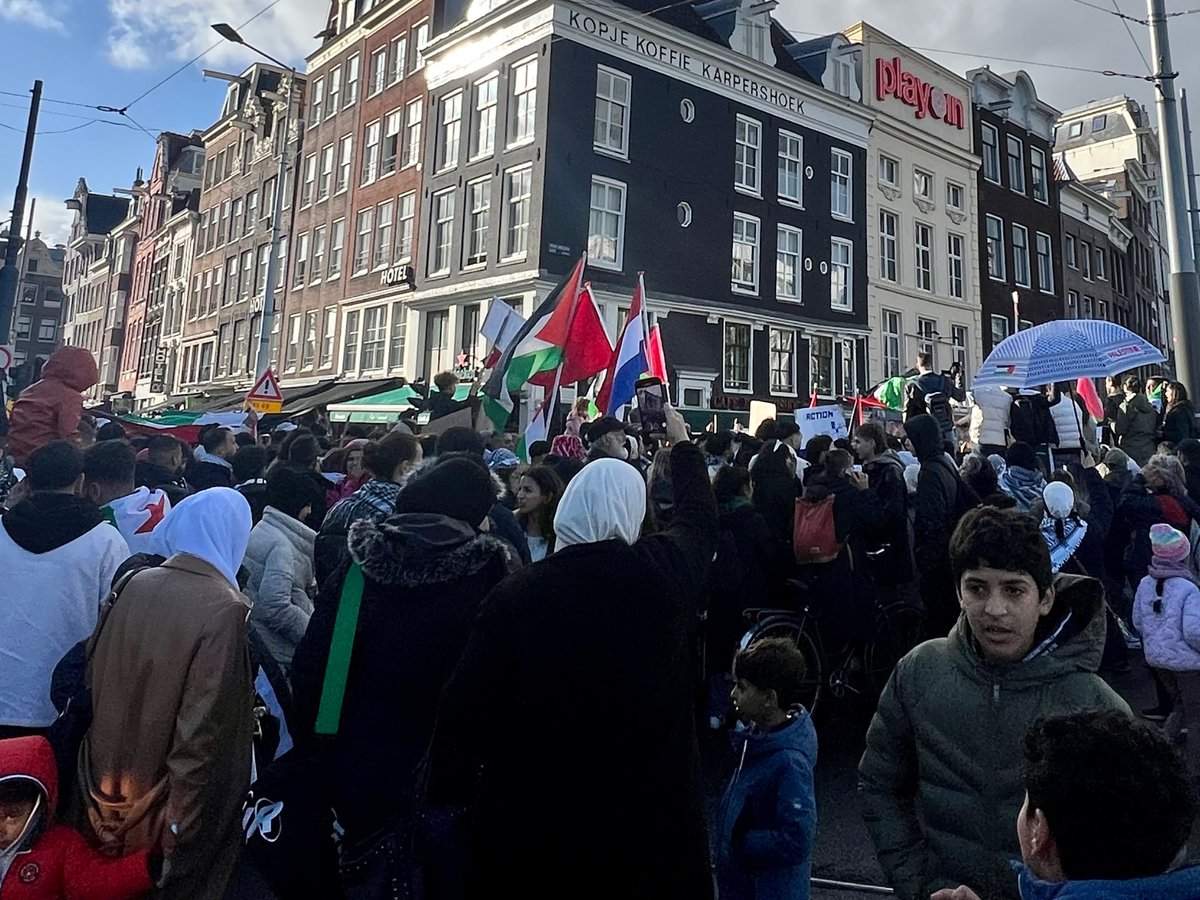 ToddReisz's tweet photo. Every now and then, the city where I live, Amsterdam, reveals itself to be grounded in the world. https://t.co/PhS0vdLxIu