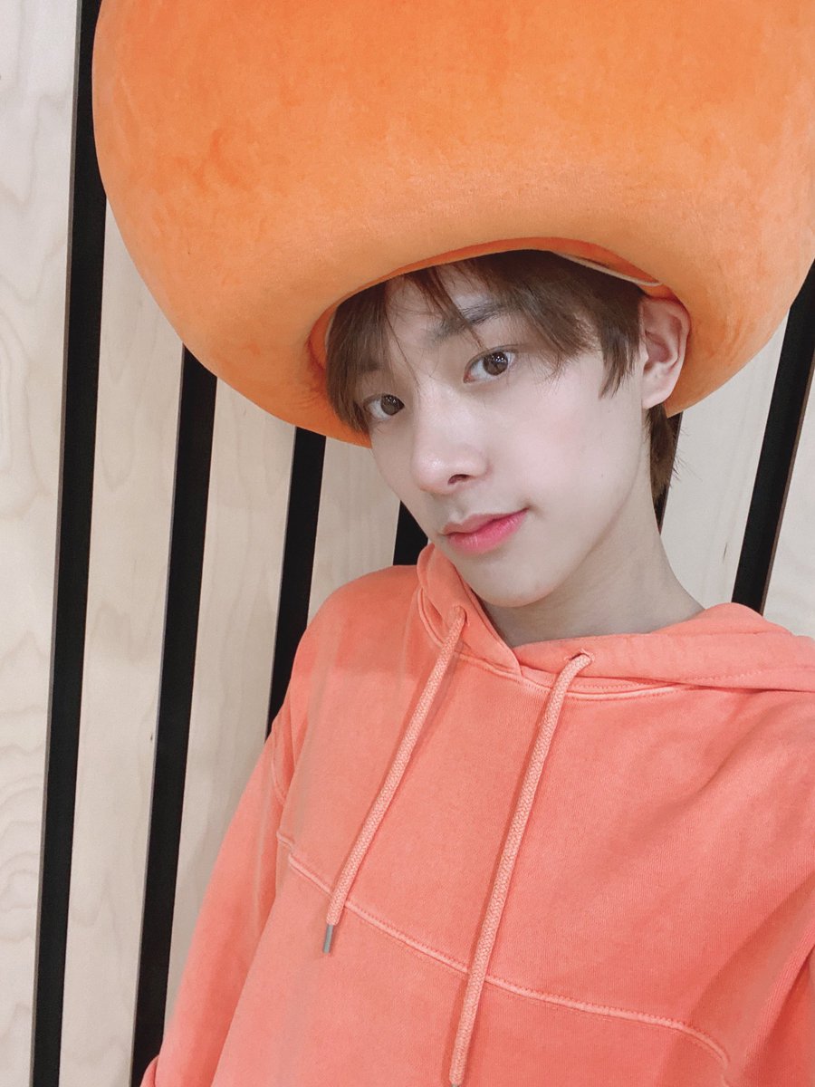 hoon_on_ice's tweet photo. Just come peel me and bite me~ https://t.co/WKRjhg8gYl
