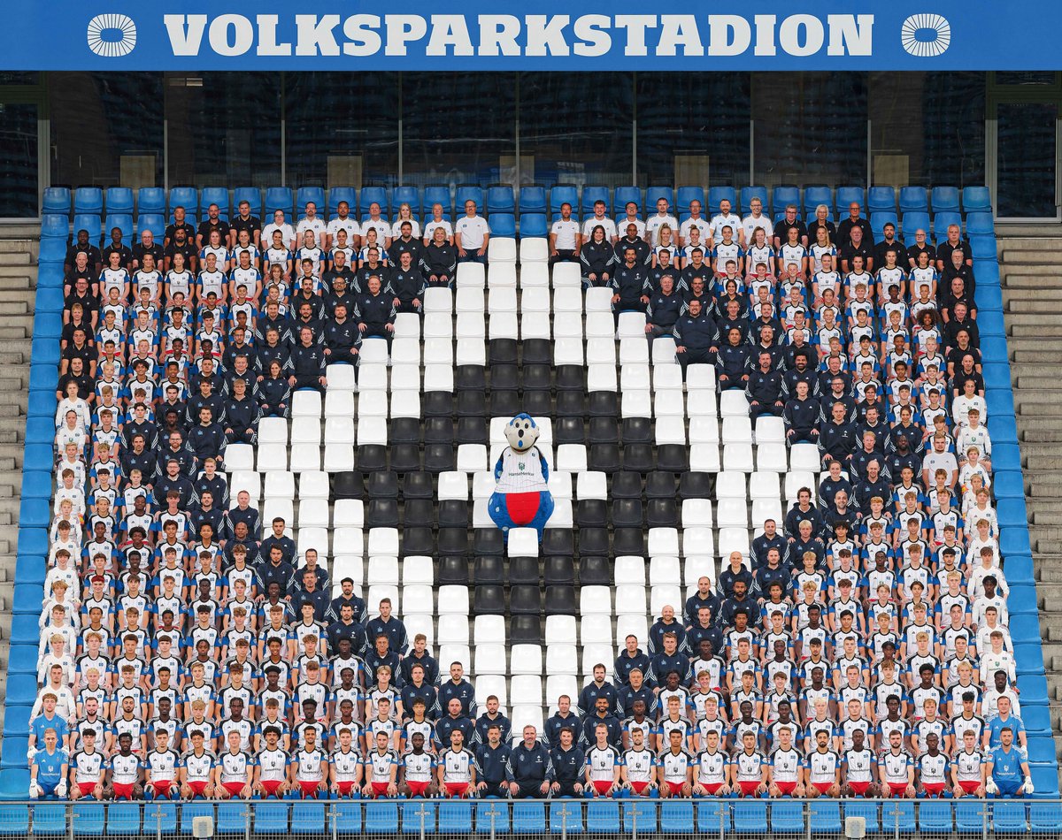 HSVYoungTalents's tweet photo. Wir gemeinsam! 🤝 
Gemeinsam eine Raute! 🔷

#nurderHSV #HSVYoungTalents

📸 Michael Schwarz https://t.co/XaUVMa9D67