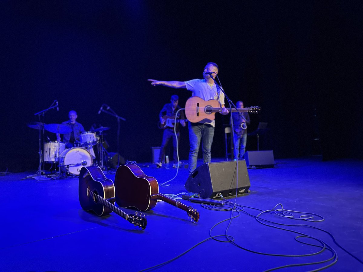 folkeye0's tweet photo. #BlueRoseCode playing North10 ❤️ https://t.co/uaQDCKzKBI
