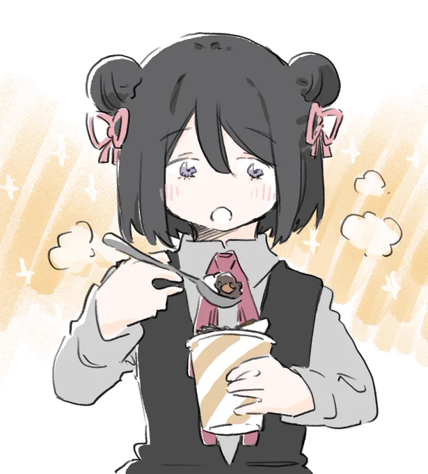 紙コップのカレー(コロッケとゆで卵入り)を食べる黒江ちゃん