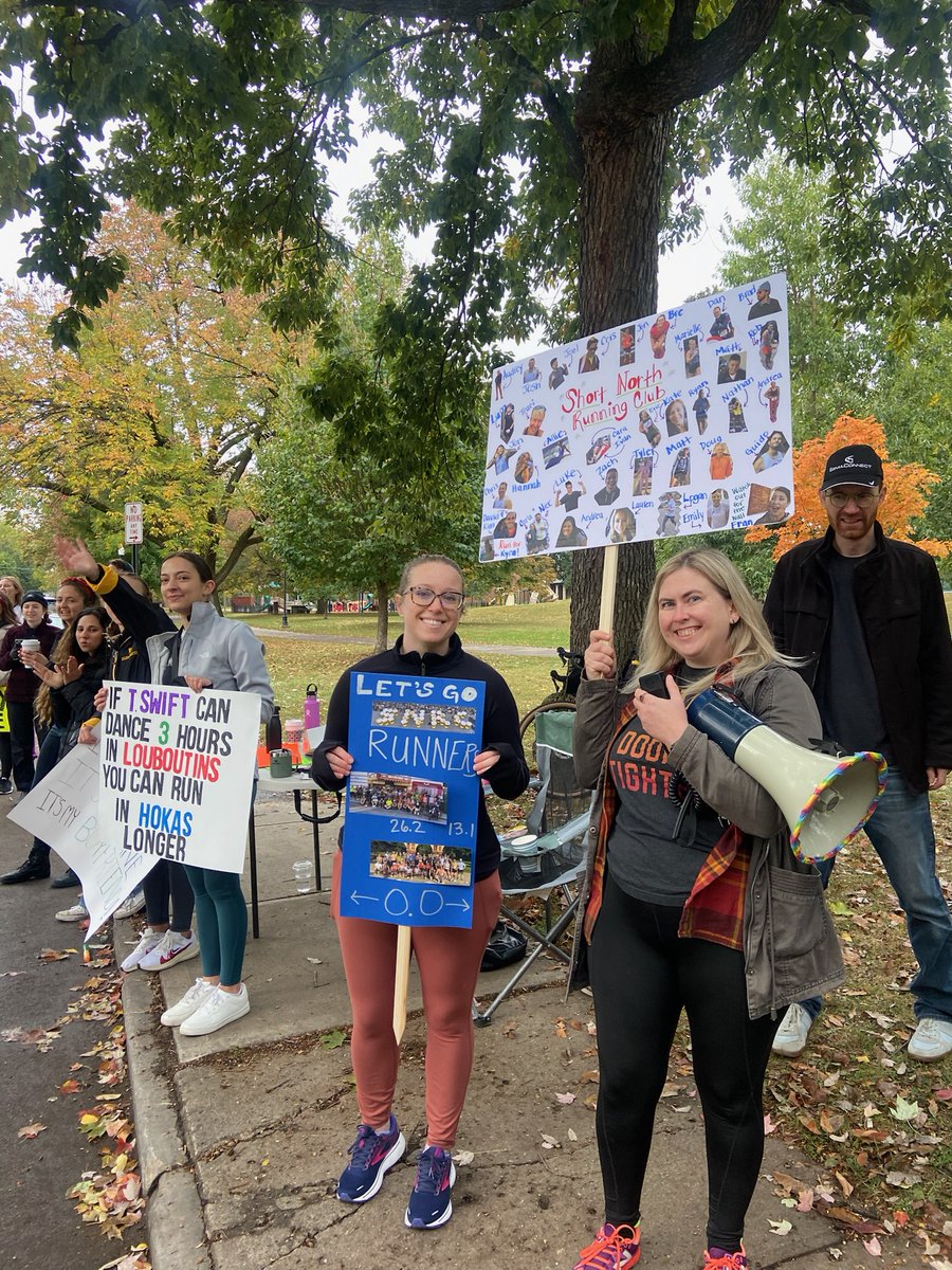 CbusMarathon's tweet photo. Look at all those signs! 😍 Our runners are feeling the love, Columbus!

#ColumbusMarathon #ColumbusHalfMarathon #ColumbusOhio #614Runners https://t.co/CpCGK4yAfp