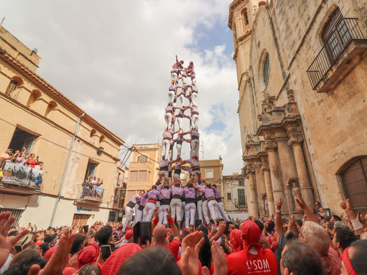 sergi_94_'s tweet photo. La Jove i el Vendrell, amor etern 💜✨ #5d9f #2d9fm #familiamotomami #castells #incombustibles https://t.co/1R3e4S1mF9